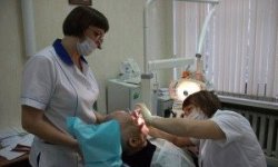 На каких условиях выполняется бесплатное протезирование зубов для пенсионеров